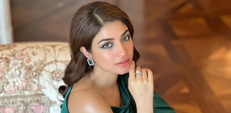 kinza hashmi viral reel