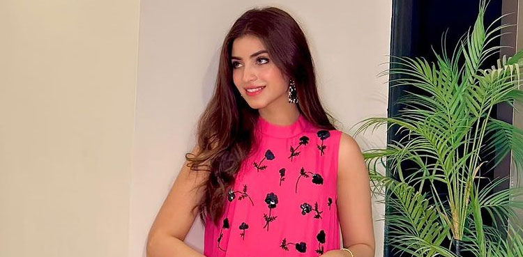 viral, kinza hashmi, kinza hashmi pictures, pictures, viral pictures, kinza hashmi hook,