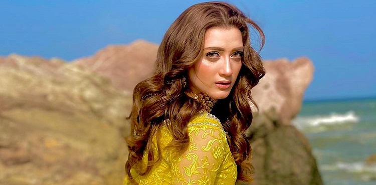 momina iqbal viral pictures