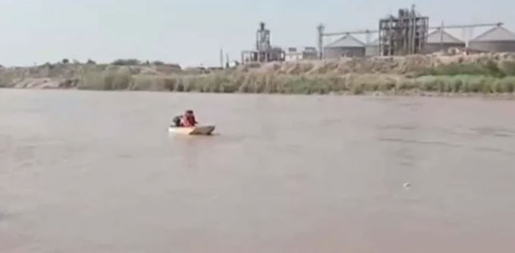 Woman jumps into canal, Sheikhupura woman suicide