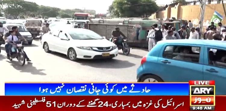 Speeding passenger bus, bus overturns Karachi
