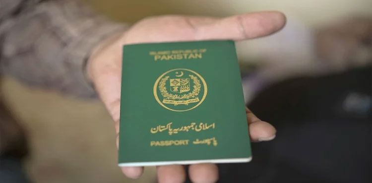 Govt withdraws Pakistani asylum seekers’ passport ban order