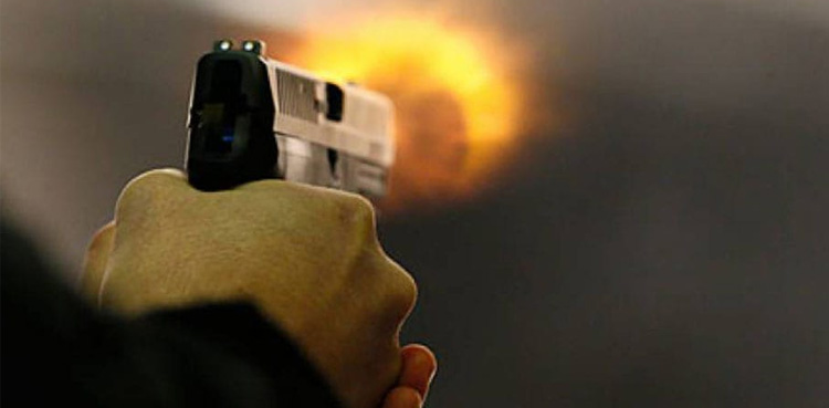 Lady doctor, Pakistan, doctor accidentally opens fire, doctor fire on patient 