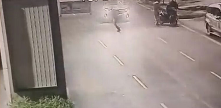 Viral Video, Speeding vehicle, police constable, vehicle police constable