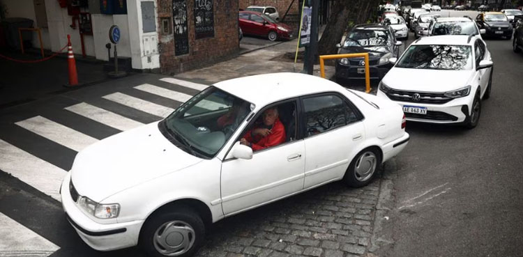 Argentina-drivers-fuel-shortage