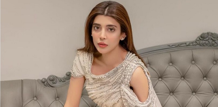 Urwa Hocane slams neutral Pakistani celebrities, urge to pick a side