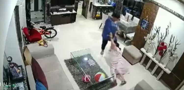 mother-in-law beaten, Woman beat mother in law, Viral video