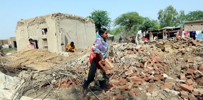 floods Pakistan houses