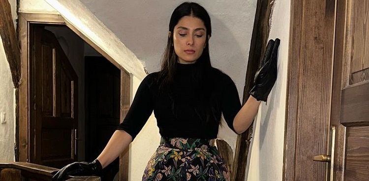 ayeza, vacation, prague, viral, pictures, instagram