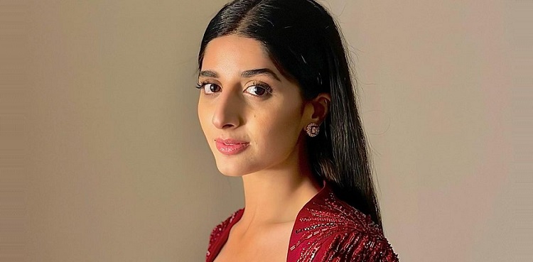 mawra hocane, looking like a wow, viral pictures, instagram