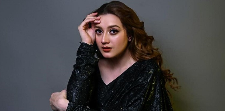 momina iqbal, viral pictures, reel, instagram