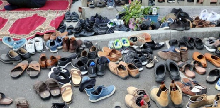 Man stealing shoes mosques, Okara, man online shoes
