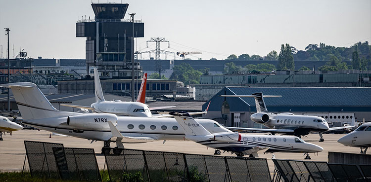 Geneva airport, private jet overshoots runway