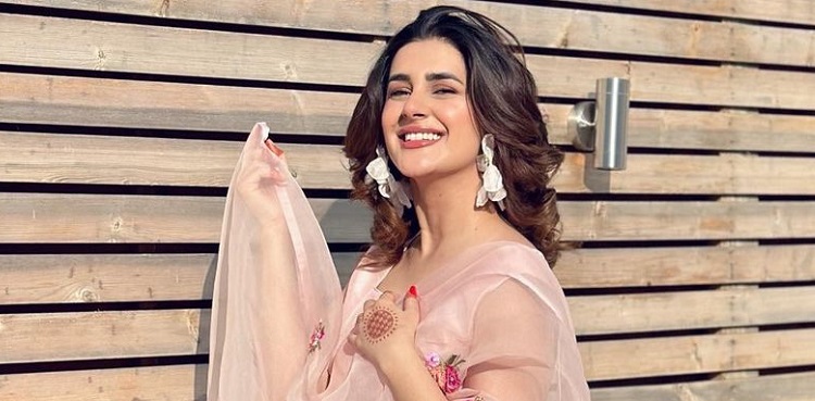 kubra khan, birth, fun fact