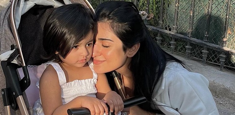 sarah khan, alyana falak, viral, pictures, instagram