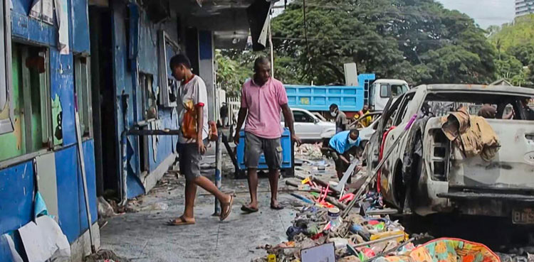 Troops restore order after riots in Papua New Guinea