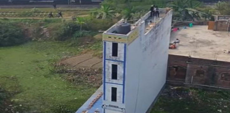 Viral video, six feet plot, Five story building