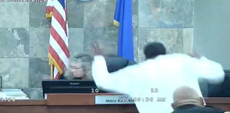 Video-judge-attacked-US