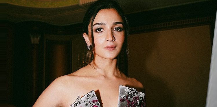 alia bhatt, trolled, filmfare awards