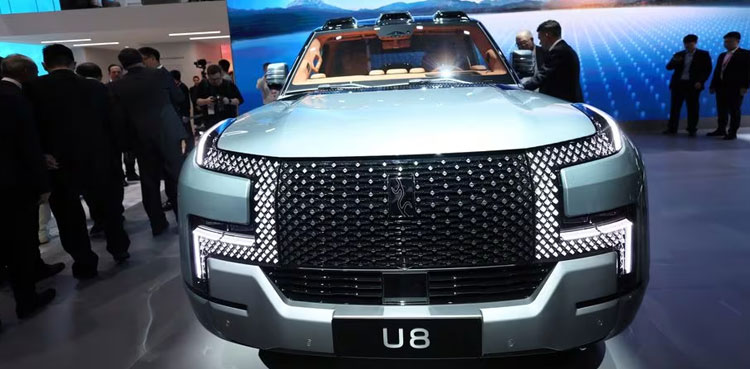 Yangwang U8 car floating
