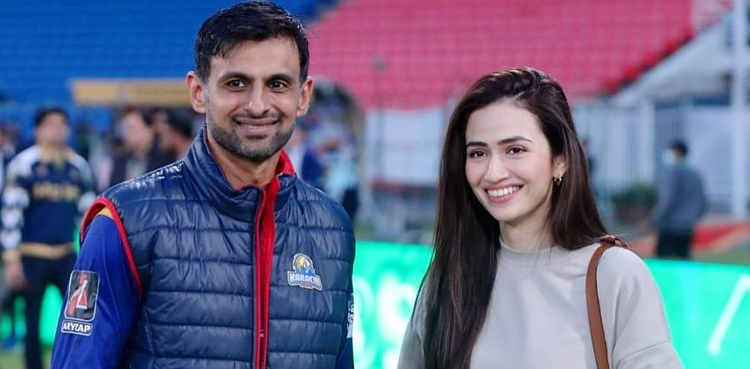sana javed, shoaib malik, viral, picture, viral picture, psl 9, psl 2024, pakistan, cricket, pakistan cricket, pakistan cricket team,