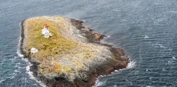 couple, norway, loneliest house,