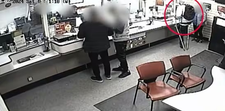 Viral Video, Man rob post office, caught on cam 