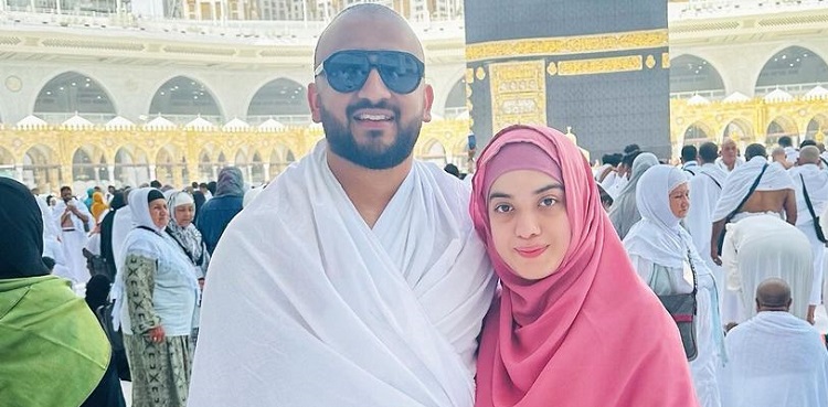 arisha razi khan, umrah pictures