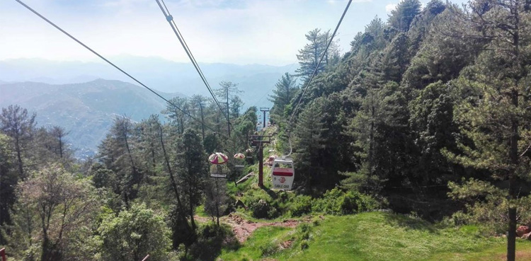 Muzaffarabad, chairlift wire breaks, stranded in chairlift