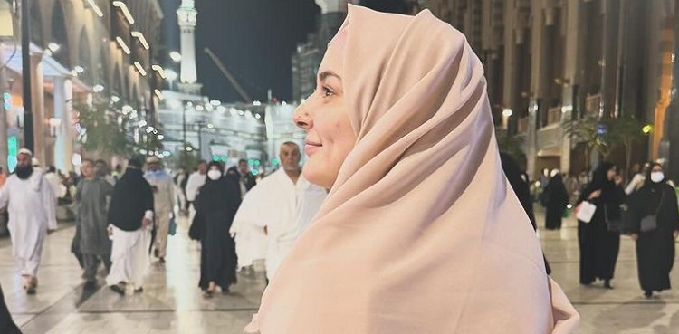 hania aamir, umrah