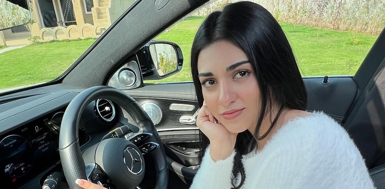 falak shabir, sarah khan, car gift, viral pictures