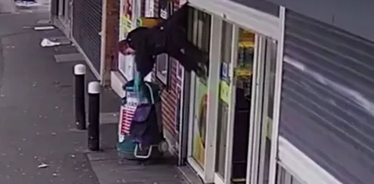 viral, video, viral video, woman dangling, shop video,