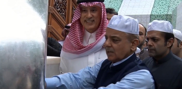 PM-Shehbaz-Sharif-Umrah-perform