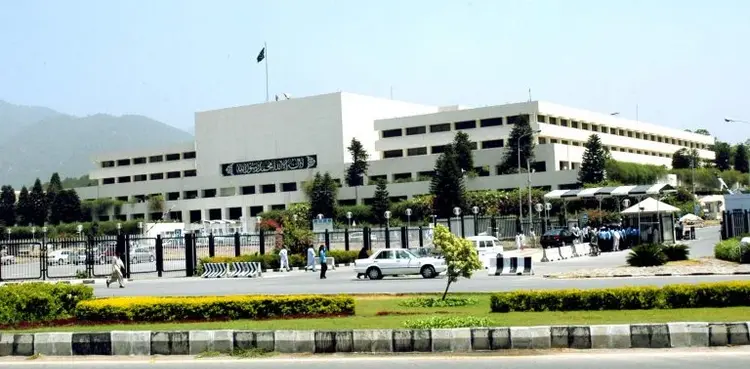 Pakistan govt, constitutional amendments, Constitutional courts