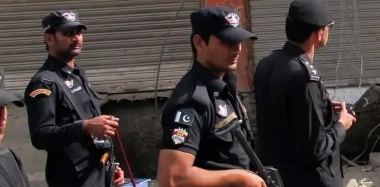 di khan, shooting, customs officials, police, khyber pakhtunkhwa,