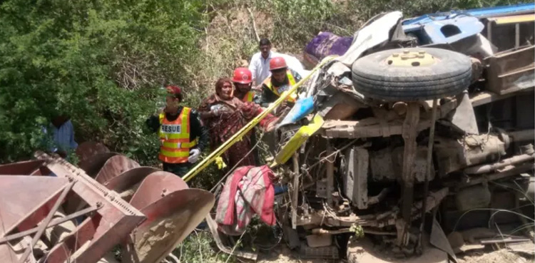 Khushab accident, Children dead, truck plunges into ravine