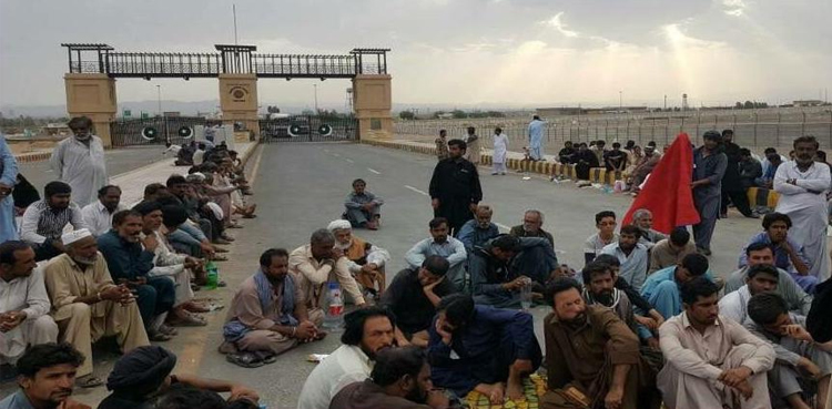 Pakistani pilgrims Iran border, Transporters strike Gwadar