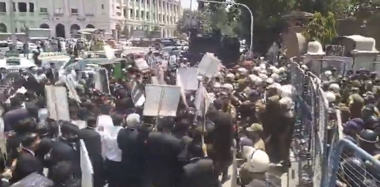 Lahore Lawyers protest, Lawyers police clash, Lawyers protest, LHC, Lawyers strike, Lahore incident, Pakistan Bar Council