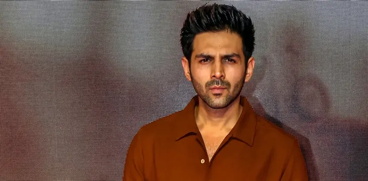 Kartik Aaryan, Mumbai hoarding, Chandu Champion, Ghatkopar,