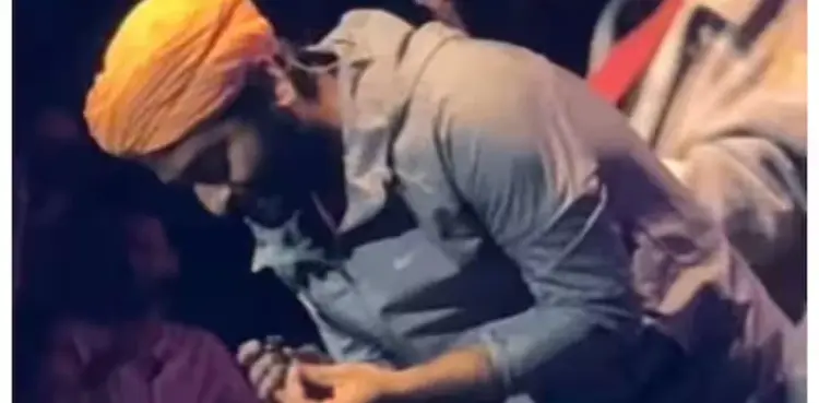 viral video, Arijit Singh, singer, mahira khan,