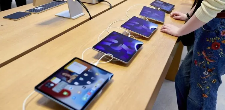 Apple Nokia