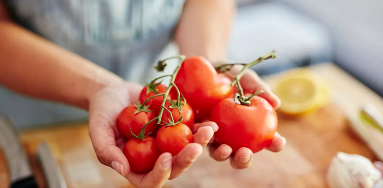 Tomato 'full of worms', turns out, something different