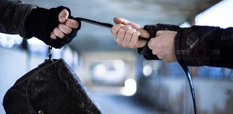 posing cop arrested for 'snatching' bags from women