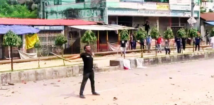 Bangladesh student group suspends protests over death toll