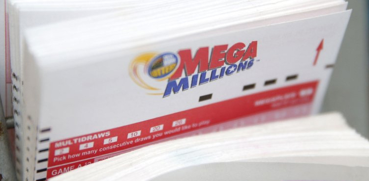 Couple, salvages, $200K lottery ticket, trash