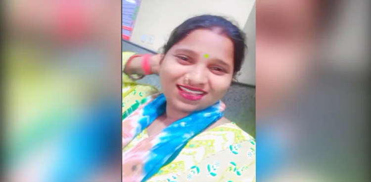 Woman steals jewellery buy DSLR for reels