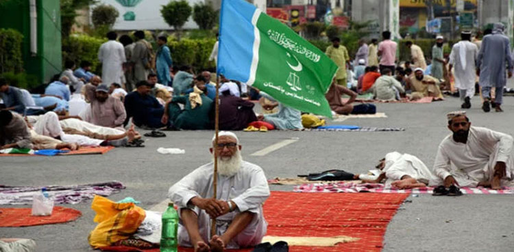 Karachi, JI holds sit-in, outside, governor's house