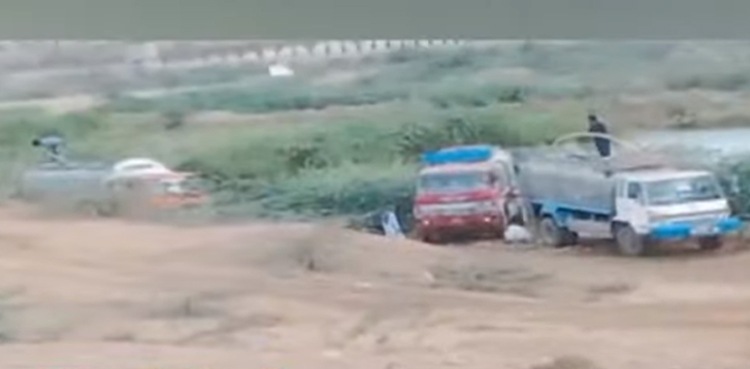 Illegal water hydrant, uncovered, Karachi