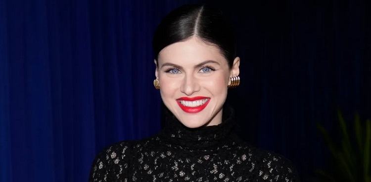 Alexandra Daddario, andrew form, pregnant