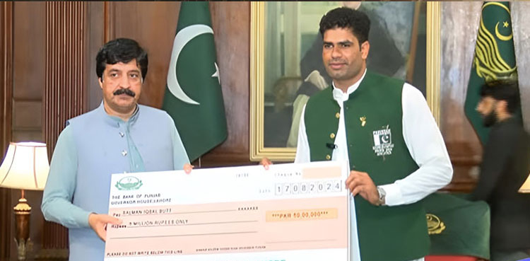 Punjab governor awards Arshad Nadeem Rs2mn for Olympic performance